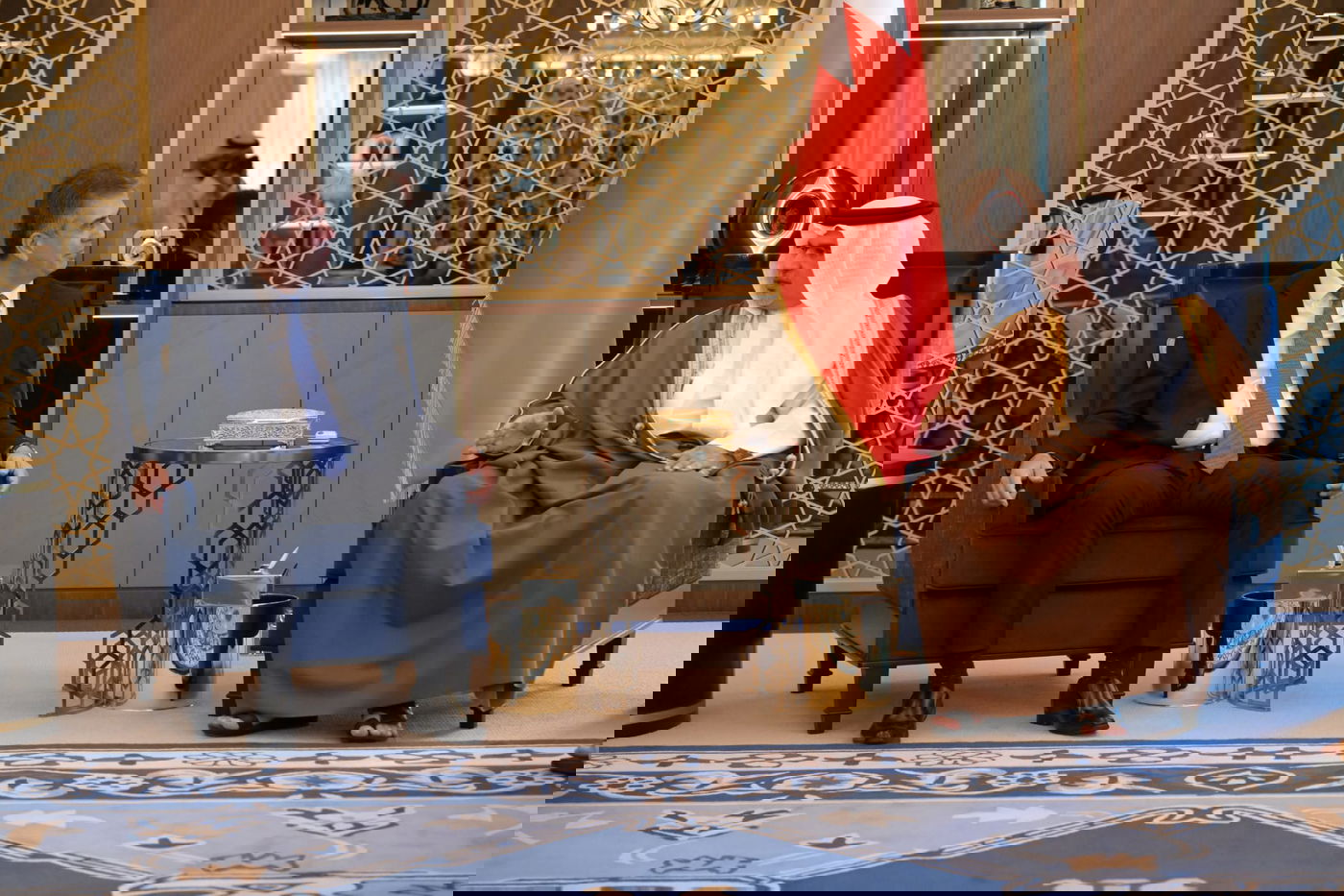 מפגש ראשון מסוגו | כך נראתה קביעת המזוזה עם שר החוץ של בחריין 