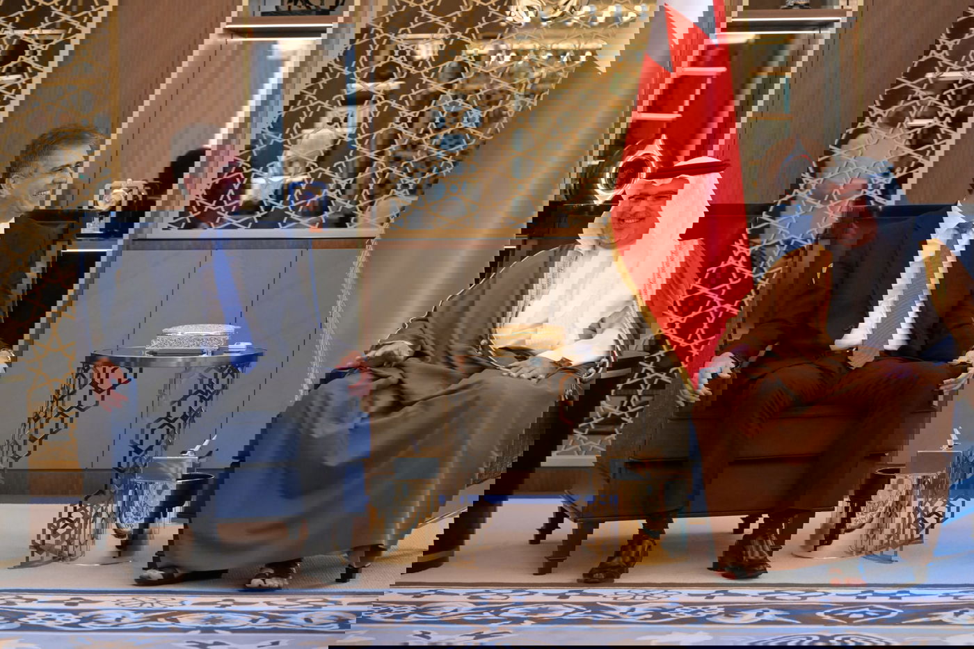 מפגש ראשון מסוגו | כך נראתה קביעת המזוזה עם שר החוץ של בחריין 