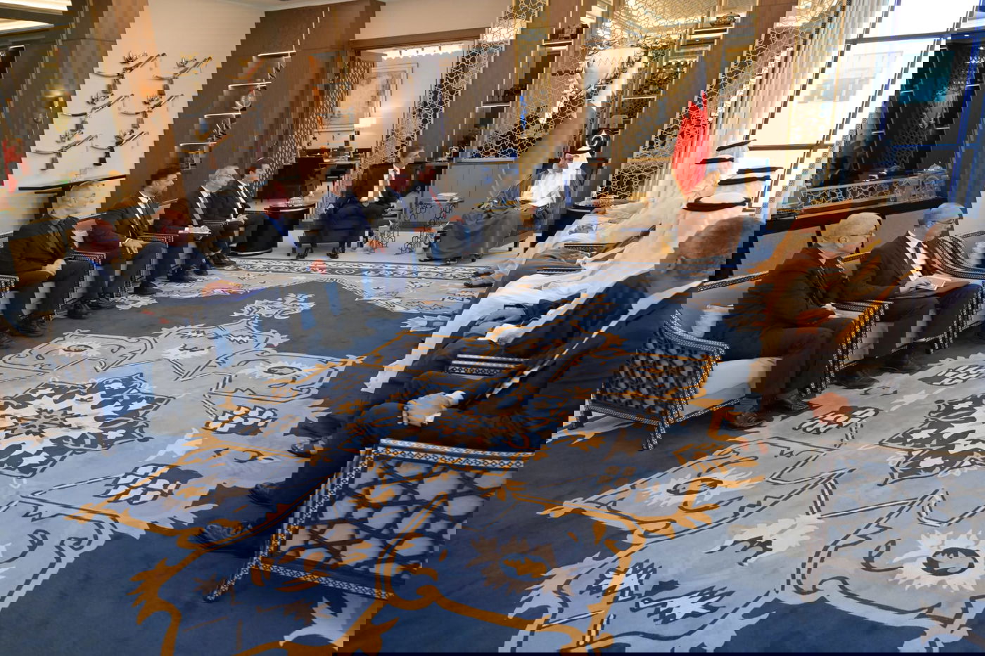 מפגש ראשון מסוגו | כך נראתה קביעת המזוזה עם שר החוץ של בחריין 