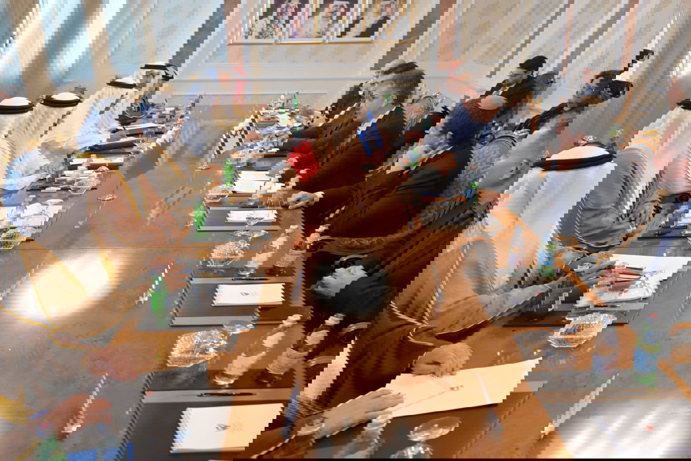 מפגש ראשון מסוגו | כך נראתה קביעת המזוזה עם שר החוץ של בחריין 