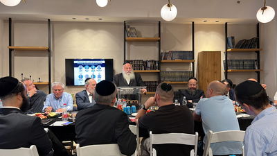 יצחק גולדקנופף בכנס