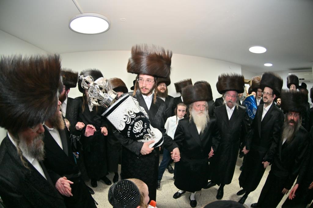 מעמד הכנסת ס"ת לישיבת אוהבי תורה באשדוד