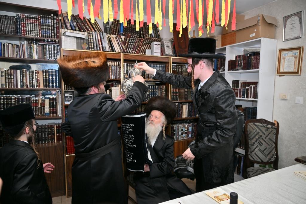 מעמד הכנסת ס"ת לישיבת אוהבי תורה באשדוד