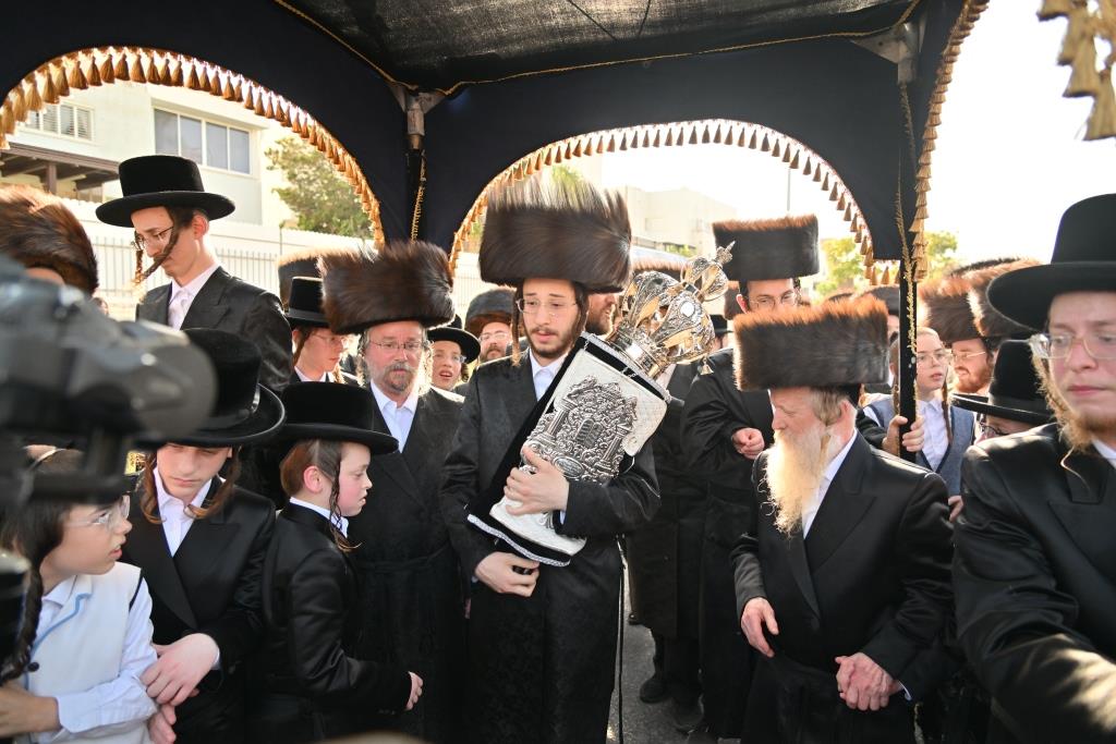 מעמד הכנסת ס"ת לישיבת אוהבי תורה באשדוד