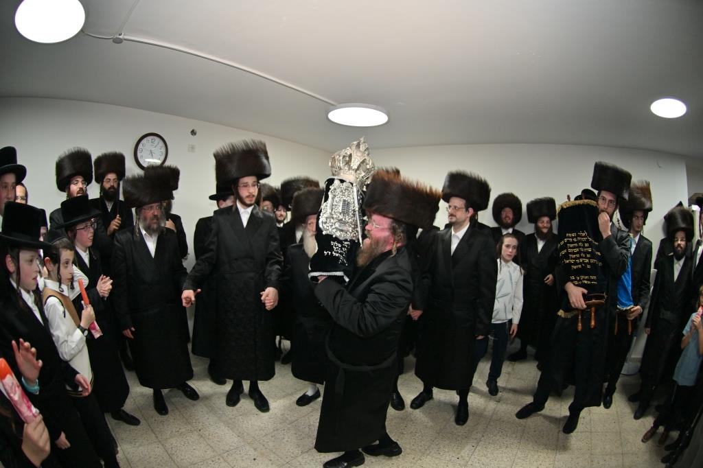 מעמד הכנסת ס"ת לישיבת אוהבי תורה באשדוד