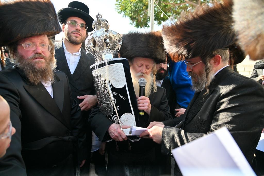 מעמד הכנסת ס"ת לישיבת אוהבי תורה באשדוד