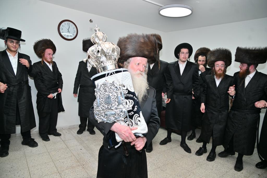 מעמד הכנסת ס"ת לישיבת אוהבי תורה באשדוד