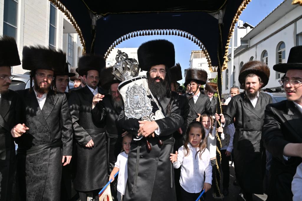 מעמד הכנסת ס"ת לישיבת אוהבי תורה באשדוד