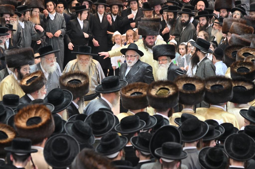 המונים בהכנסת ספר תורה לביהמ"ד "תולדות אהרן" | תיעוד