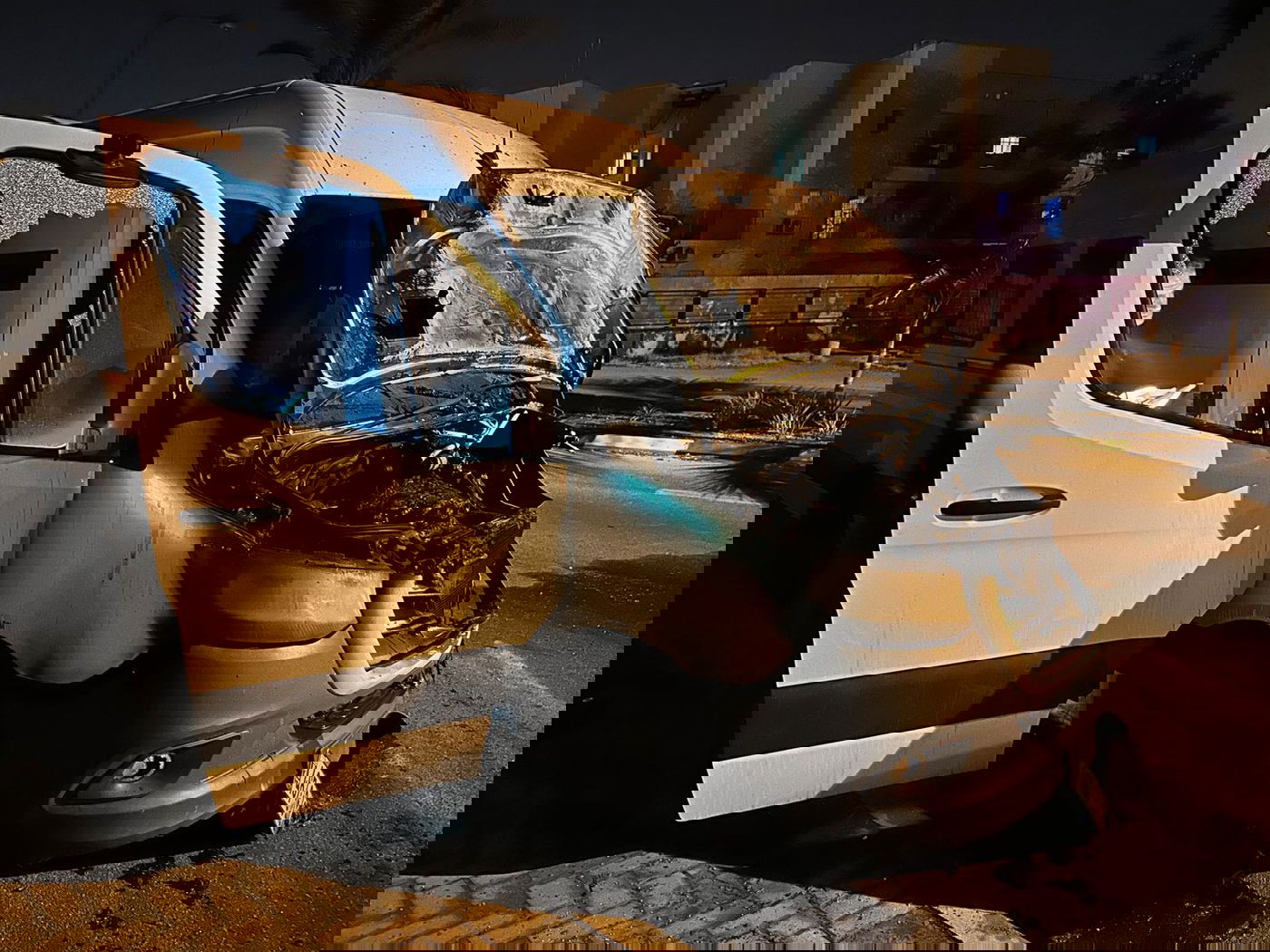 הרכב שהוצת, הלילה