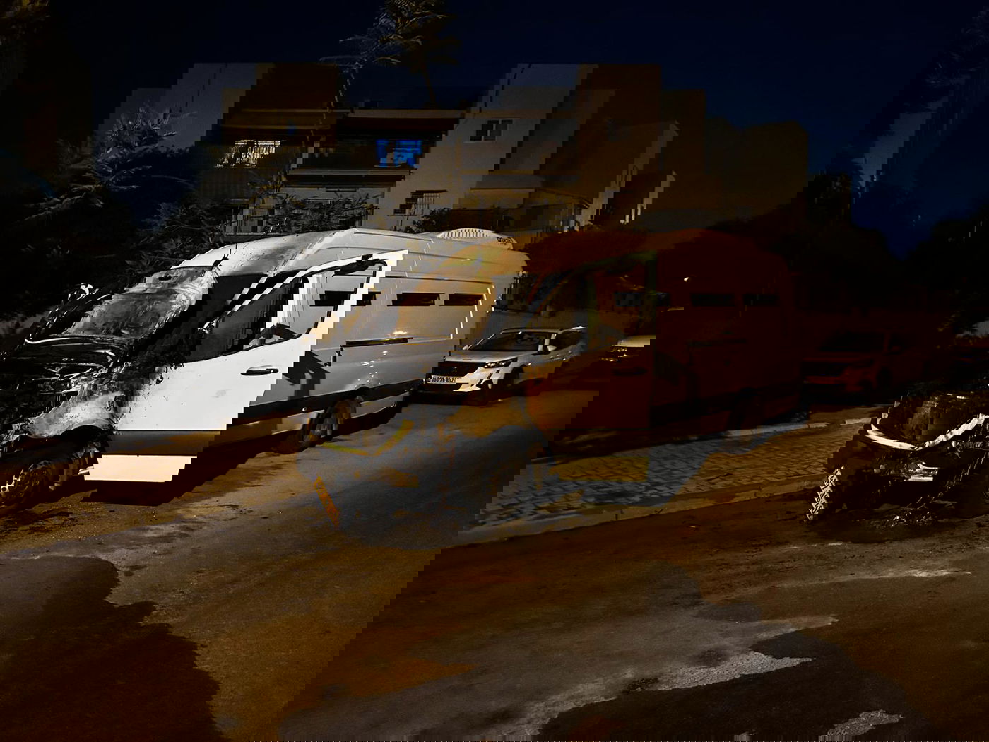 הרכב שהוצת, הלילה