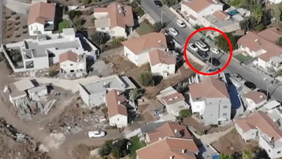 מכל הכיוונים: הניידות עוצרות והכוחות מכתרים את הבית