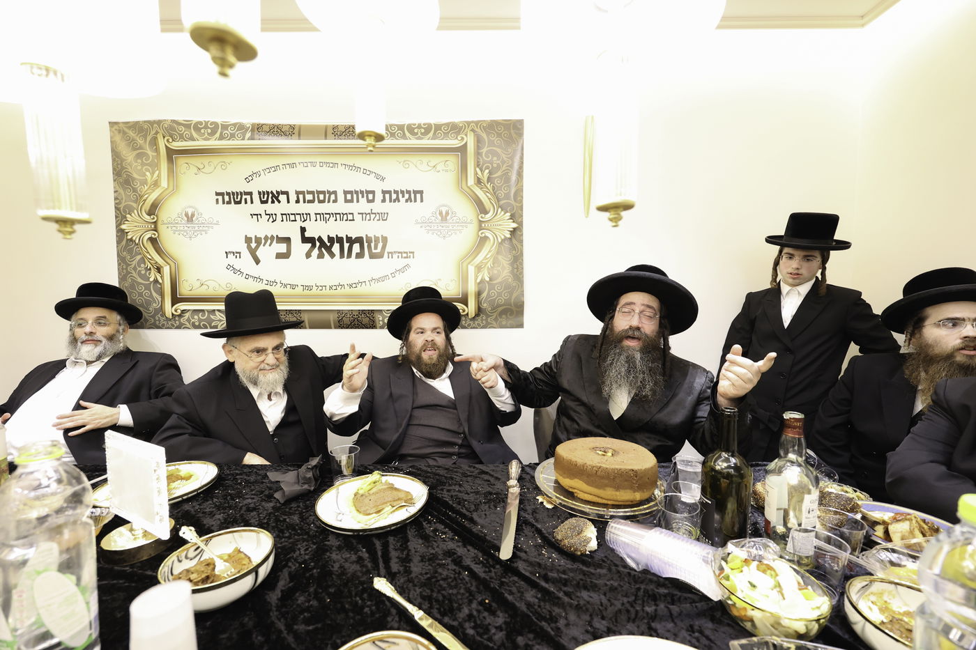 שמוליק כץ חגג סיום מסכת עם אוהדיו ומקורביו | צפו בתיעוד