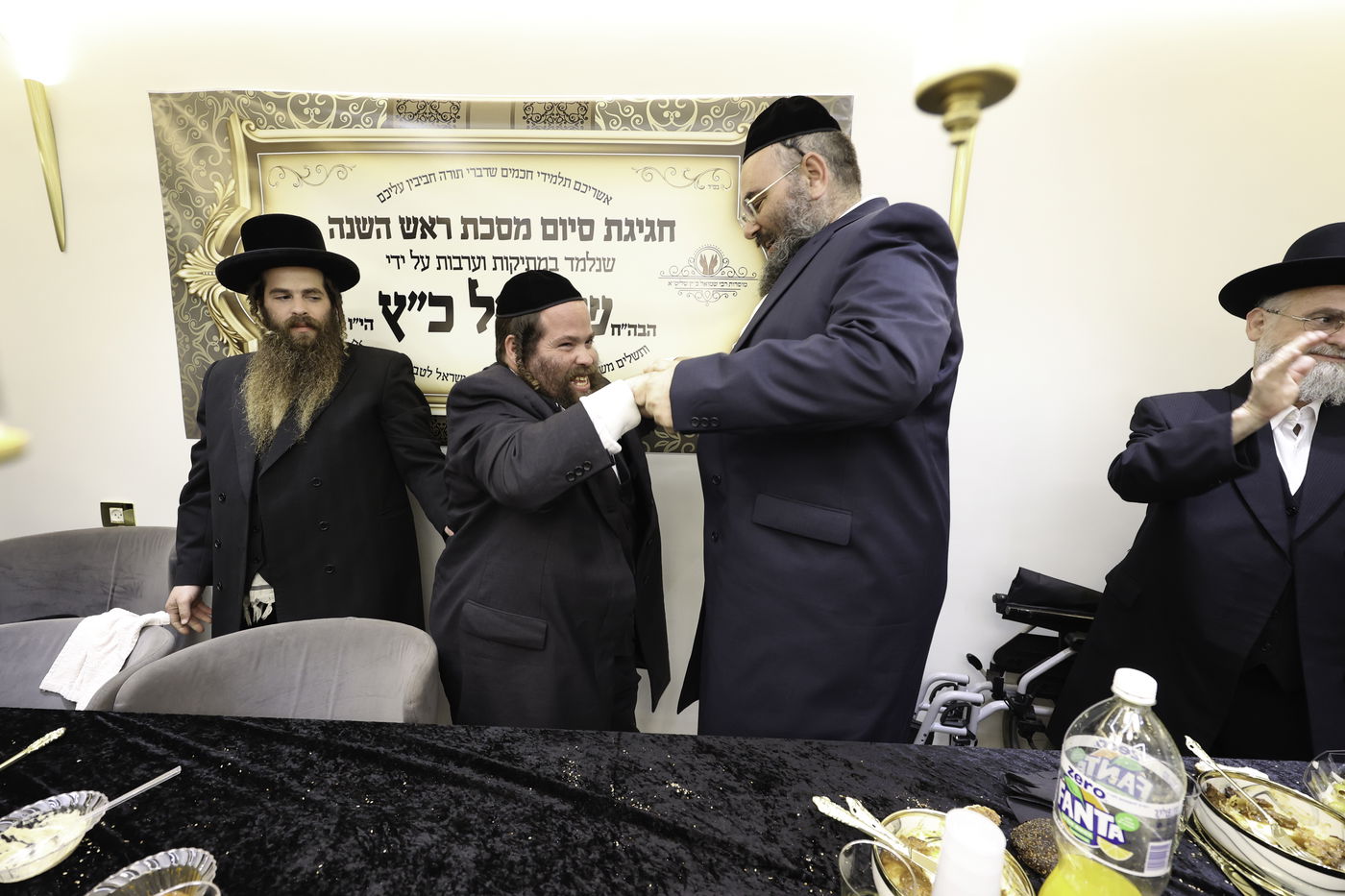 שמוליק כץ חגג סיום מסכת עם אוהדיו ומקורביו | צפו בתיעוד