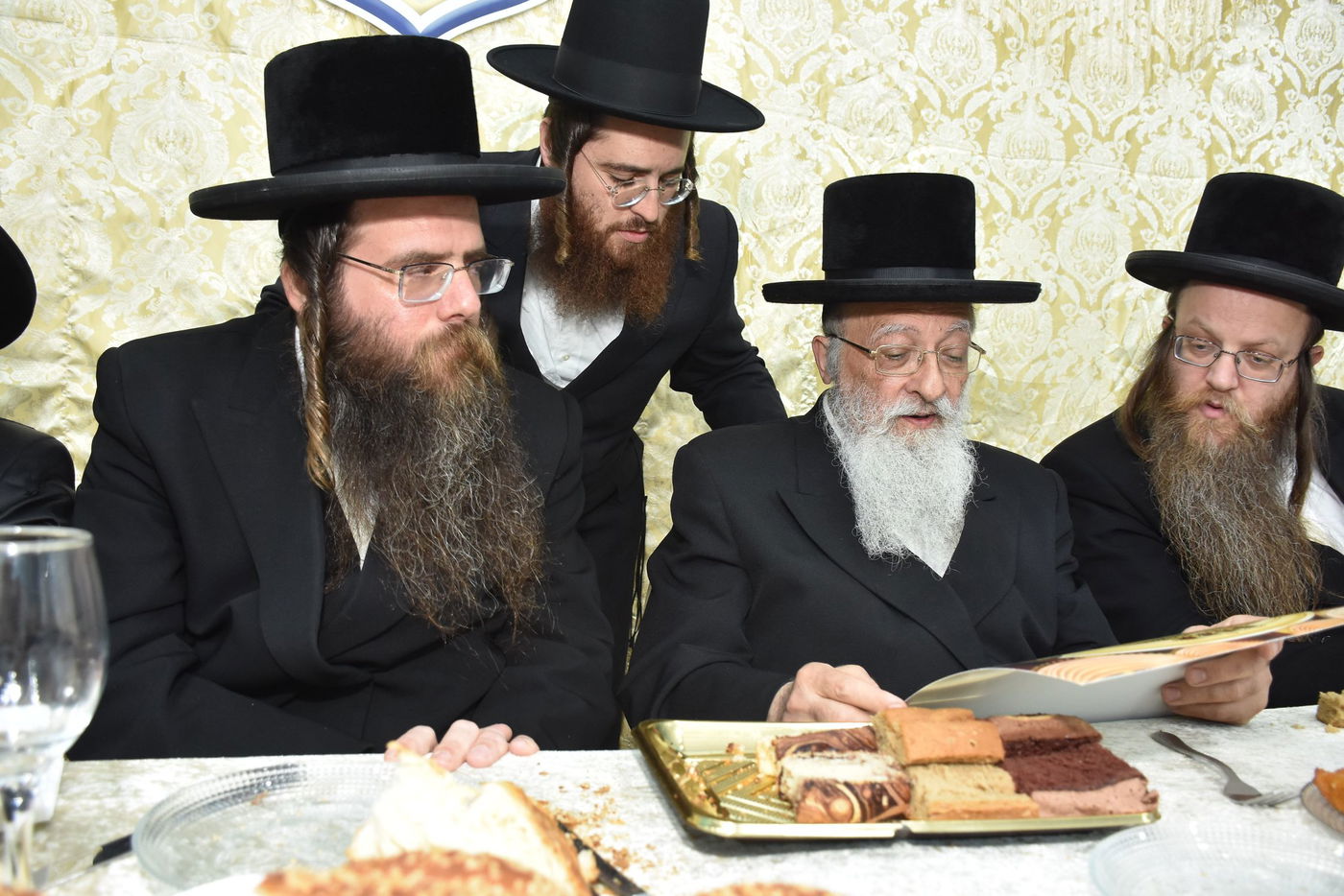 מעמד הכתרת הגר"מ שוורץ לרב קהילת קהל חסידים בצפון בני ברק