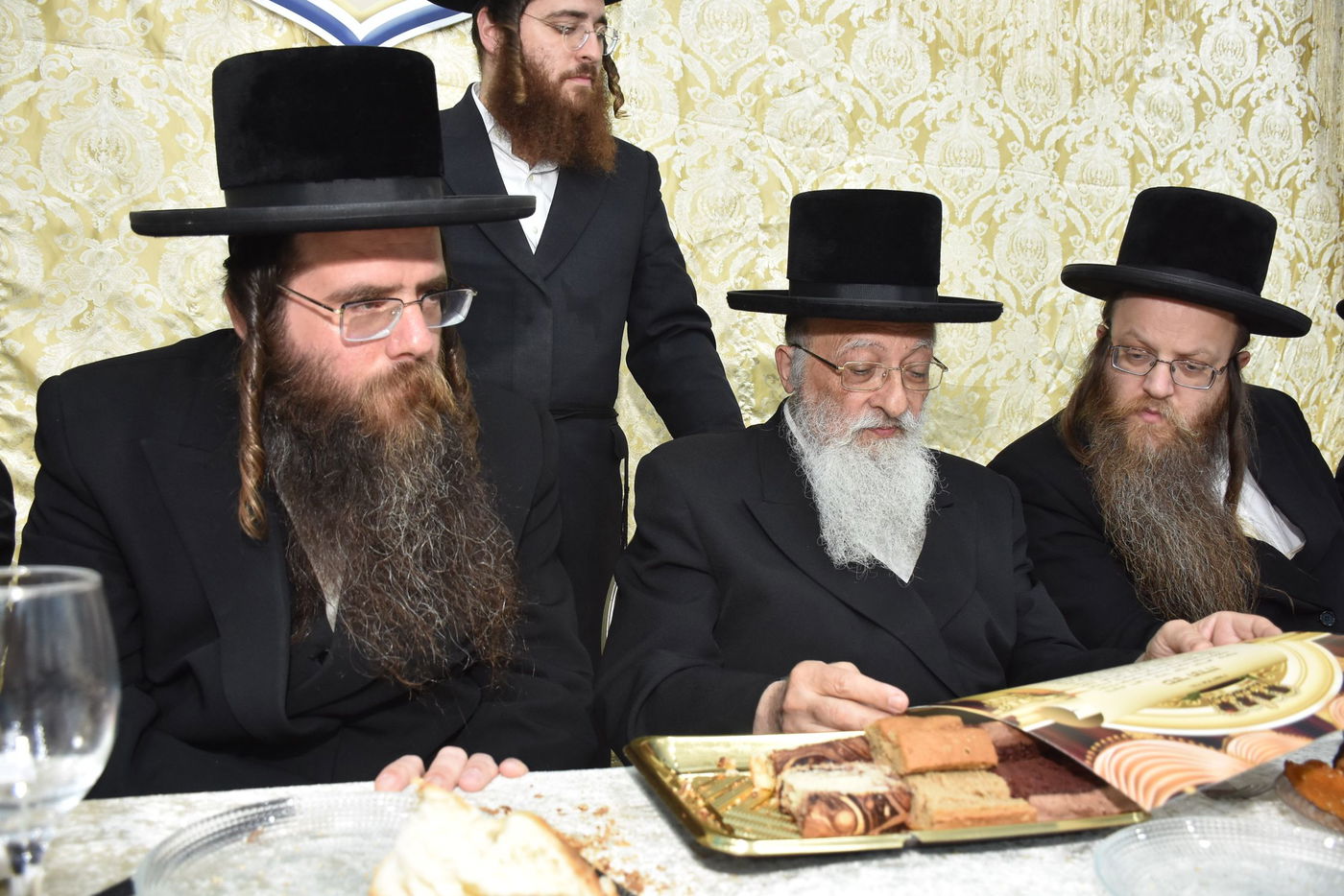 מעמד הכתרת הגר"מ שוורץ לרב קהילת קהל חסידים בצפון בני ברק