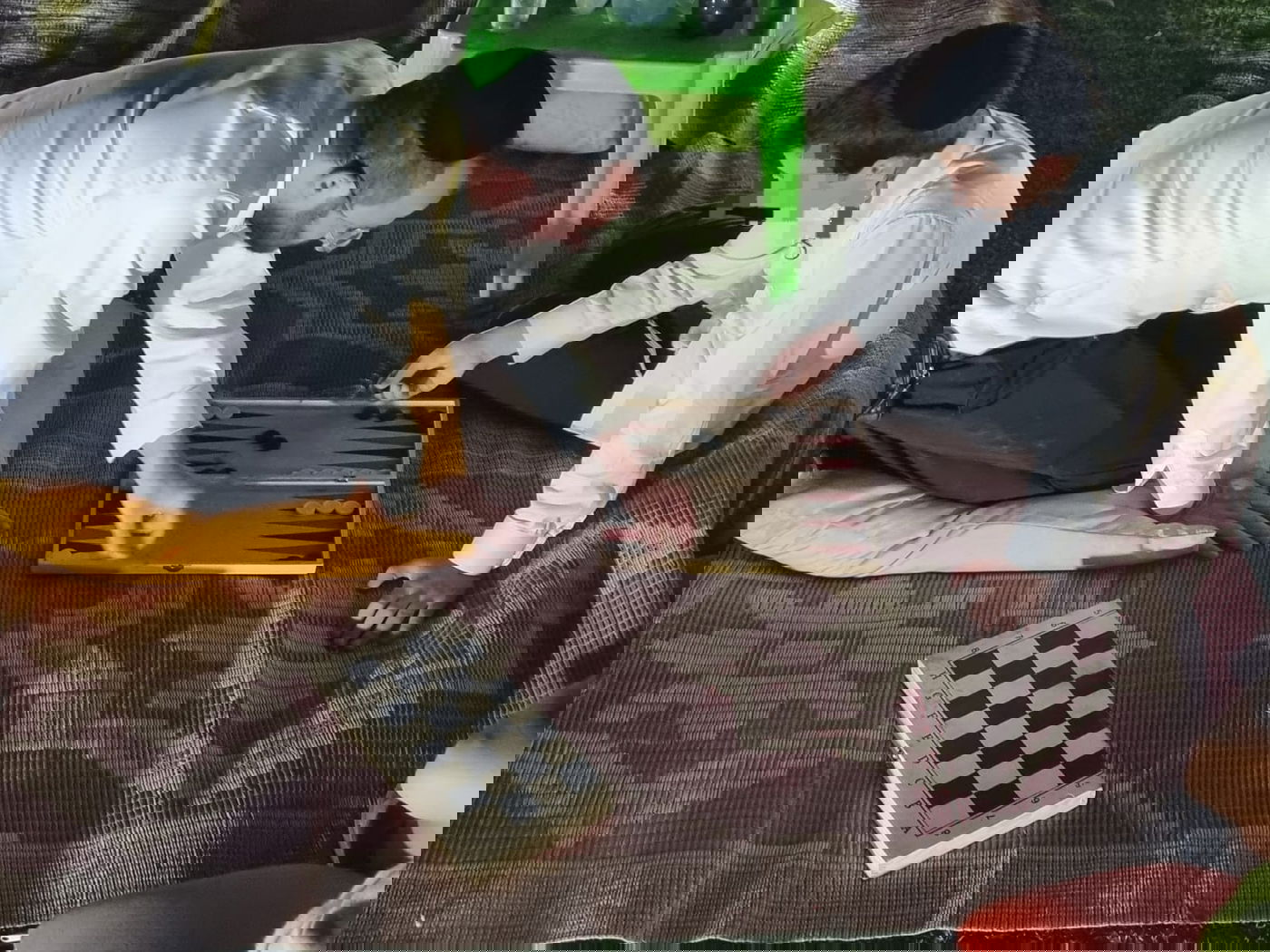 הרב רוזנפלד בפעילות עם נוער 