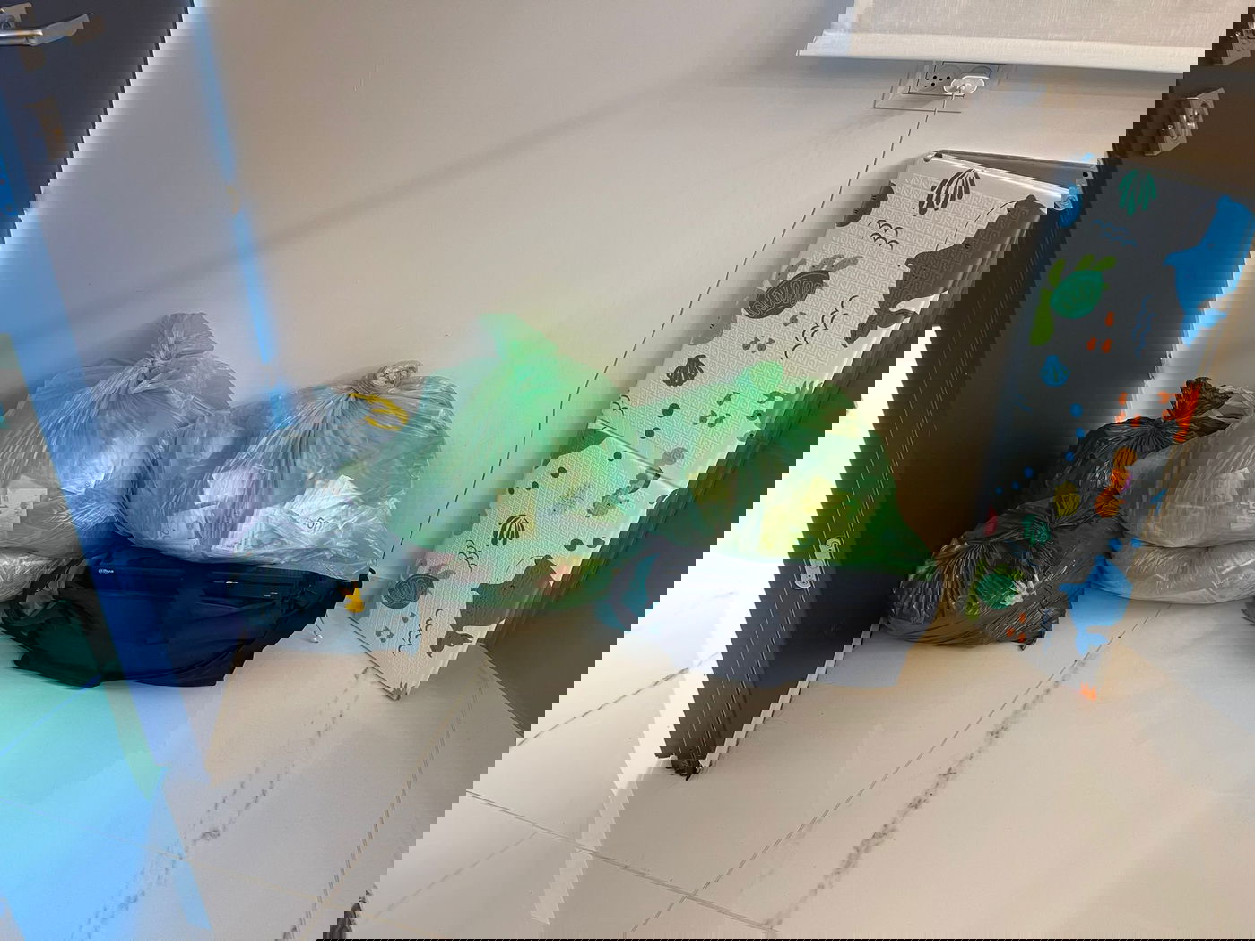 השוטרים נדהמו: 7 מיליון שקלים במזומן בשקיות זבל