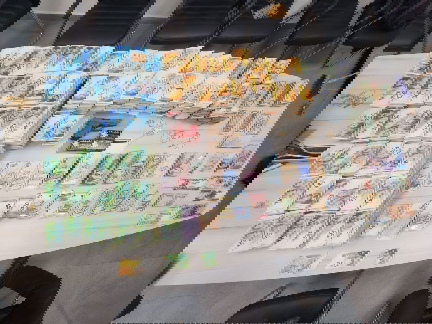 השוטרים נדהמו: 7 מיליון שקלים במזומן בשקיות זבל