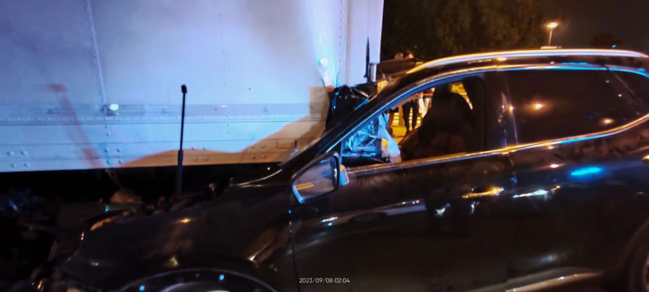 רכב נכנס בחלקו האחורי של המשאית; 2 נפצעו באורח קשה