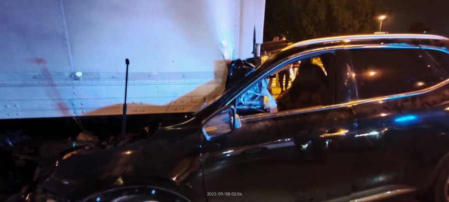 רכב נכנס בחלקו האחורי של המשאית; 2 נפצעו באורח קשה