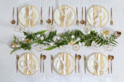 איך תערכו סעודות חג מפוארות בניחוחות ושלווה?