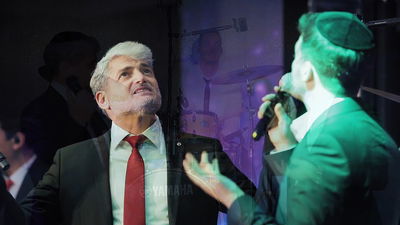 מרגש: משה קליין ואביו בדואט מפתיע: "אבי"