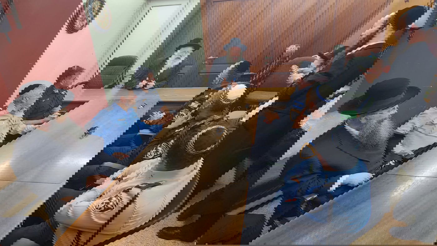 "המחבלים" גירשו את הקצינים הבכירים מהיכל ישיבת פוניבז'