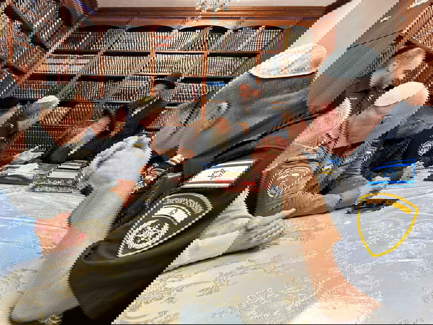 "המחבלים" גירשו את הקצינים הבכירים מהיכל ישיבת פוניבז'