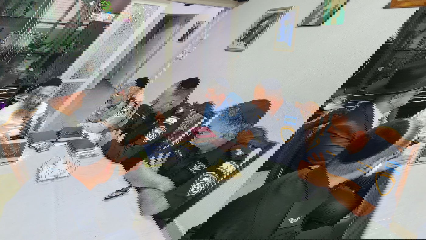 "המחבלים" גירשו את הקצינים הבכירים מהיכל ישיבת פוניבז'