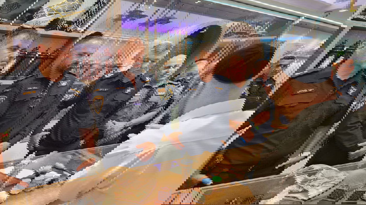 "המחבלים" גירשו את הקצינים הבכירים מהיכל ישיבת פוניבז'