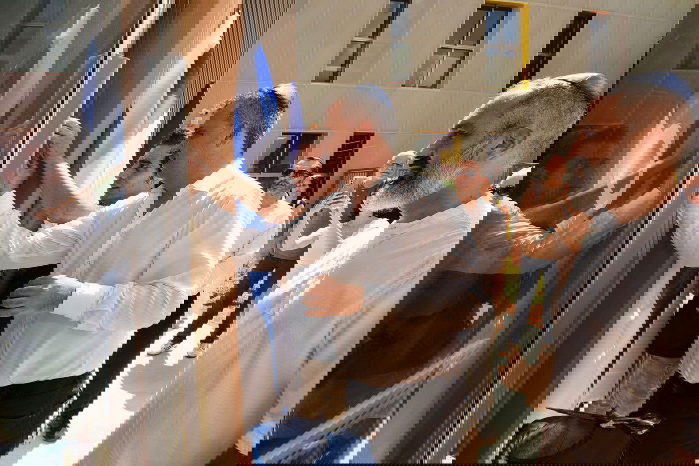 גפן קובע מזוזה, היום