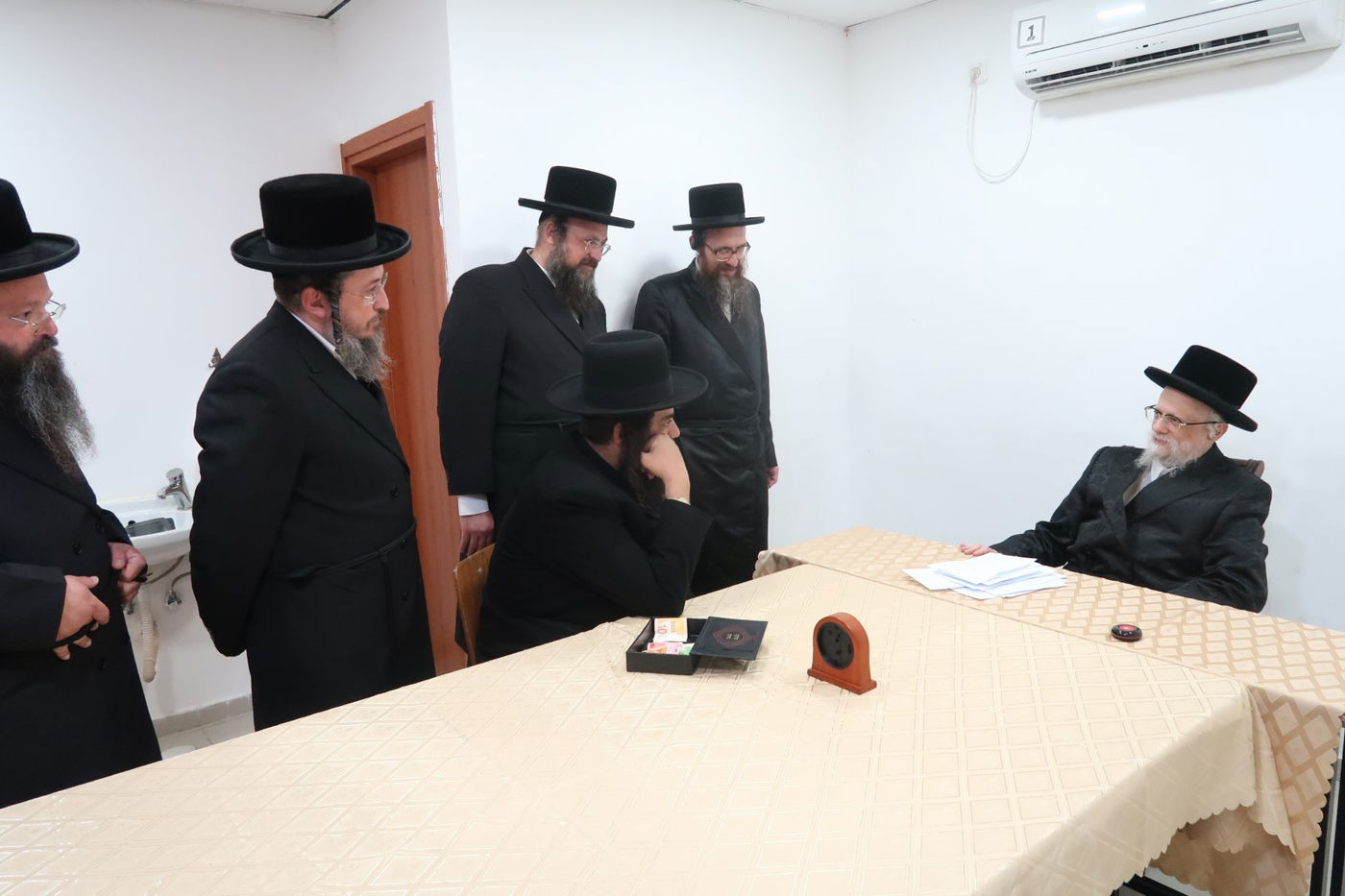 האדמו"ר מסערט ויז'ניץ ביקר בקהילתו באלעד | תיעוד