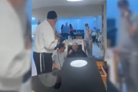 כשמרדכי בן דוד שימח את דדי גראוכר ז"ל בביתו | צפו בתיעוד