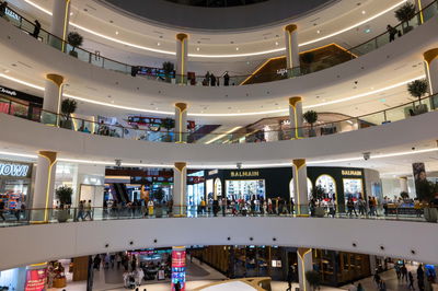 אזרחים בקניון 