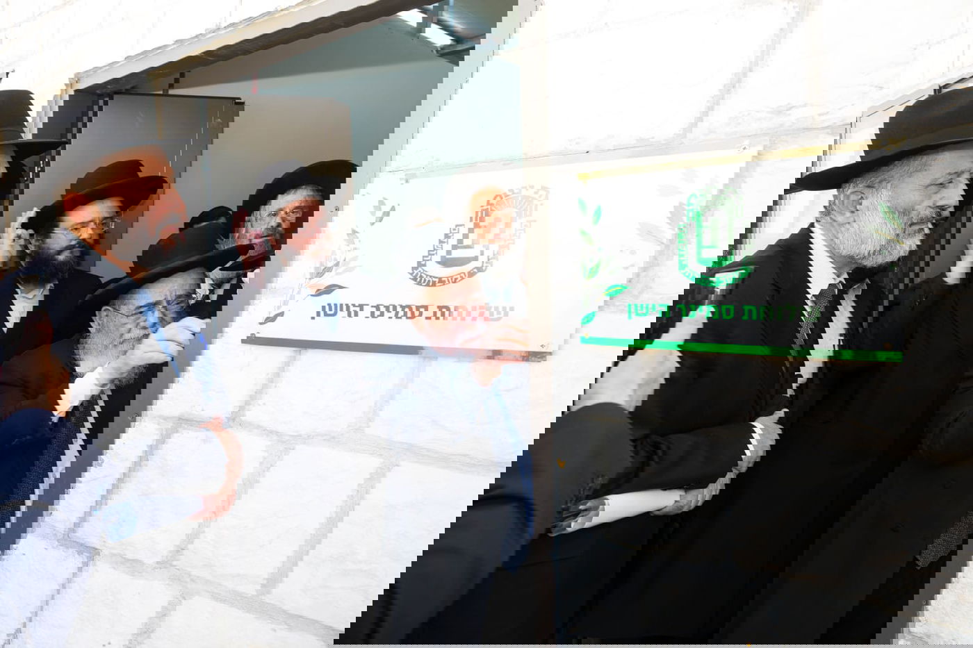 מעמד קביעת מזוזה במבנה שלוחת הסמינר הישן