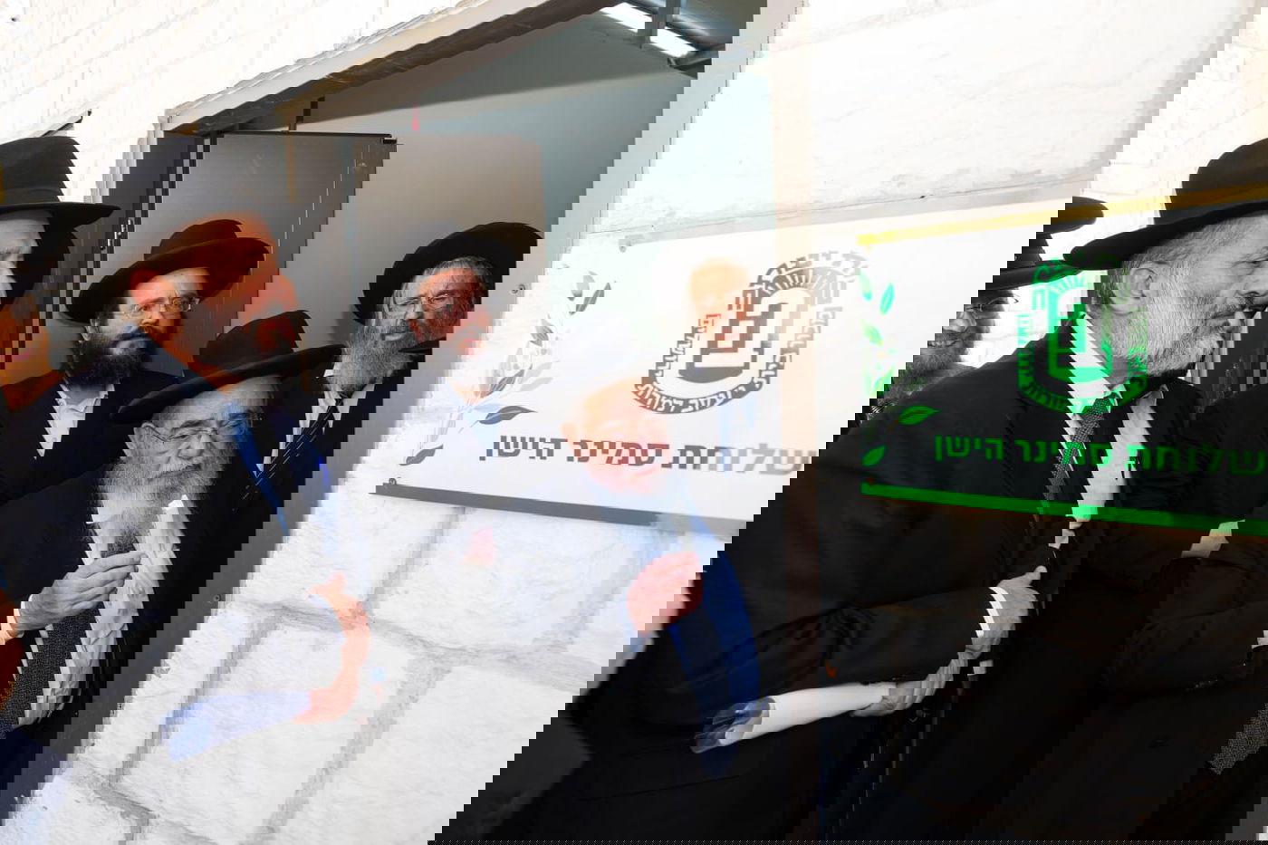 מעמד קביעת מזוזה במבנה שלוחת הסמינר הישן