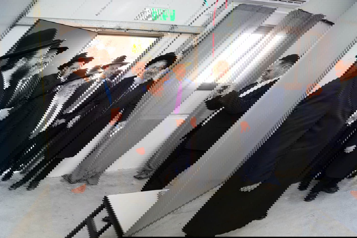 מעמד קביעת מזוזה במבנה שלוחת הסמינר הישן