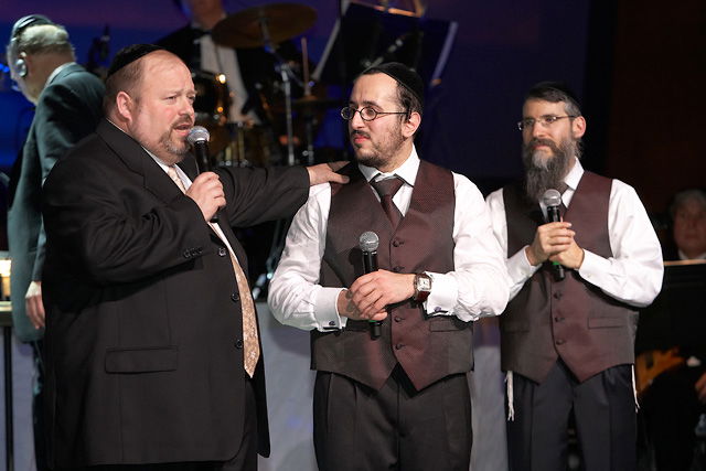 דדי גראוכר ז"ל עם אברהם פריד וליפא שמלצר, במופע 'האסק' לפני 13 שנים