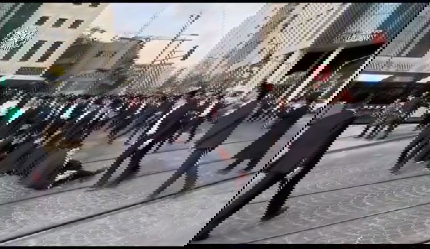 התנגדות עזה לצבא. הפגנת הפלג