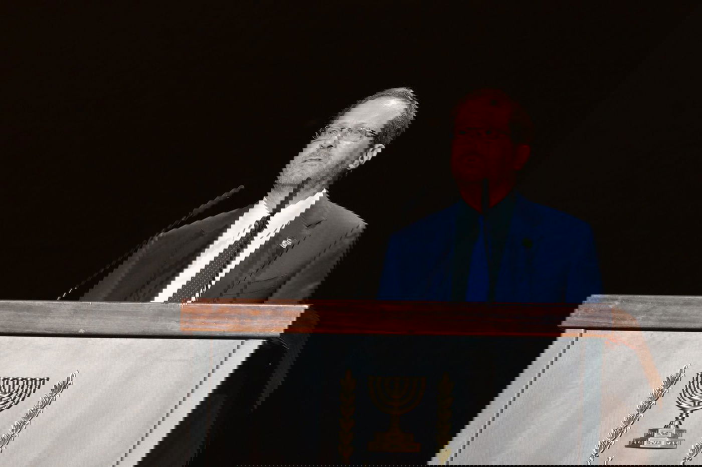 הנשיא הרצוג, הערב