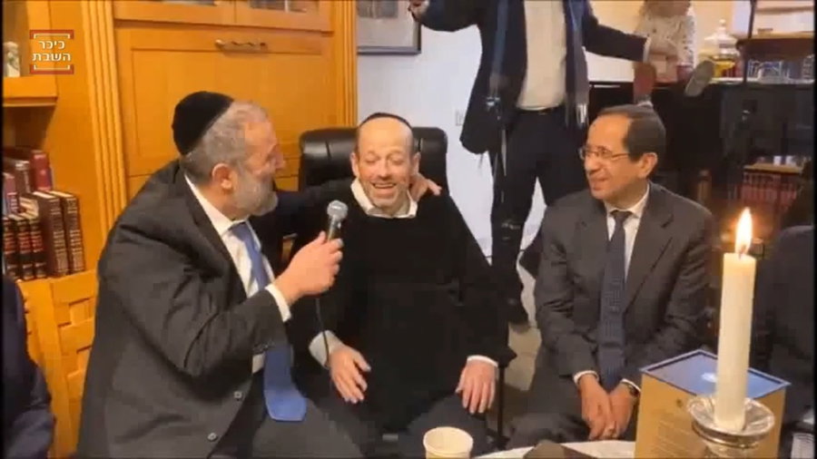 דרעי וליאון בדואט עד שדדי מצטרף לשירה ודדי מרתק ומשעשע את המשתתפים