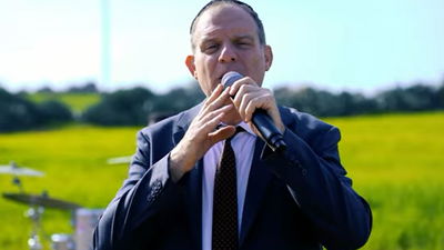 גלעד ואפי פוטולסקי שרים אליעזר שוובר: "היום הרת עולם"