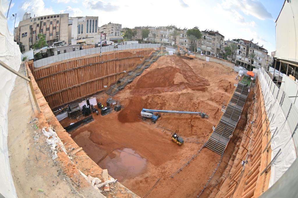 הערב: הנחת אבן הפינה למרכז העולמי 'ישועות משה - ויז'ניץ'