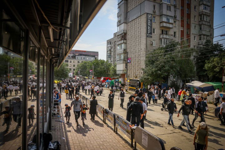המראות והקולות, הריקודים והתפילות | תיעוד מה'קיבוץ' באומן