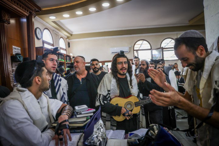 המראות והקולות, הריקודים והתפילות | תיעוד מה'קיבוץ' באומן