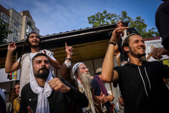 המראות והקולות, הריקודים והתפילות | תיעוד מה'קיבוץ' באומן