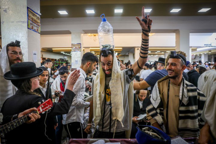 המראות והקולות, הריקודים והתפילות | תיעוד מה'קיבוץ' באומן