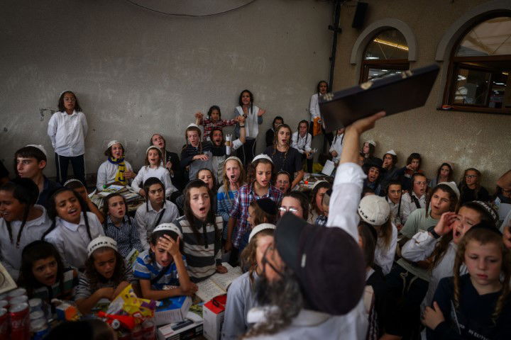 המראות והקולות, הריקודים והתפילות | תיעוד מה'קיבוץ' באומן