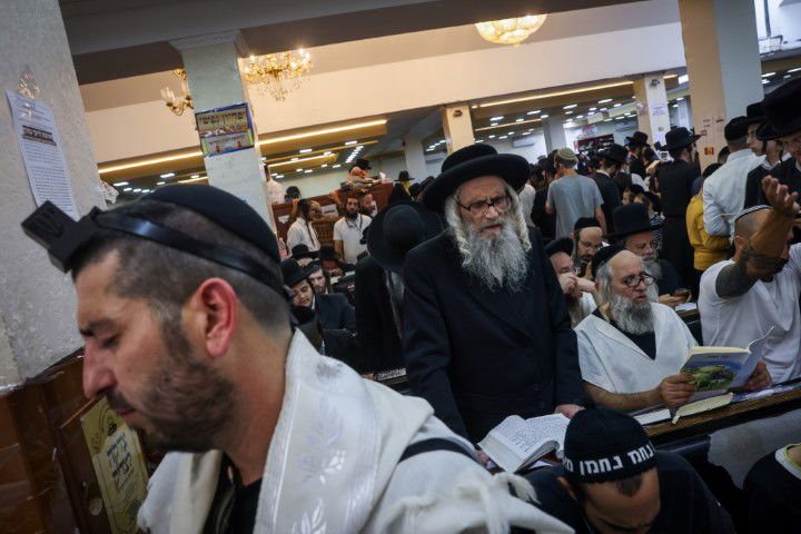 המראות והקולות, הריקודים והתפילות | תיעוד מה'קיבוץ' באומן